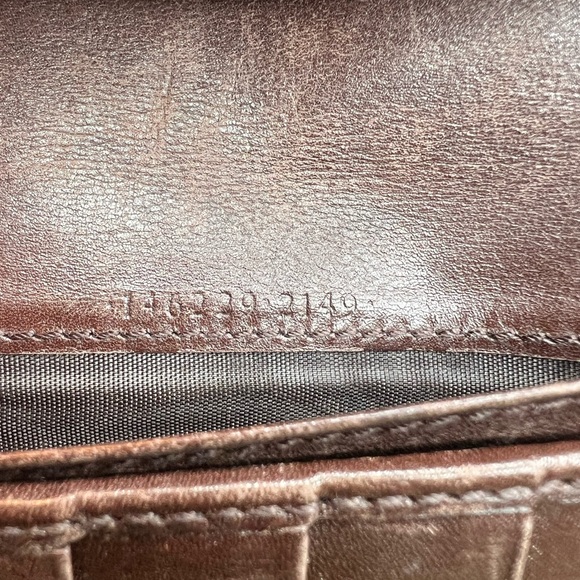 Authentic GUCCI wallet - Picture 5 of 11